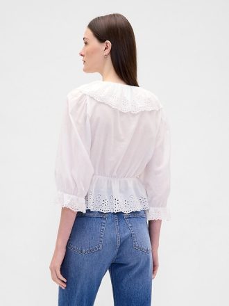 Blusa com gola V e babados