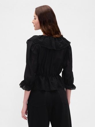 Blusa com gola V e babados