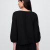 Blusa de algodão com decote em V bordado Blusa de algodão com decote em V bordado