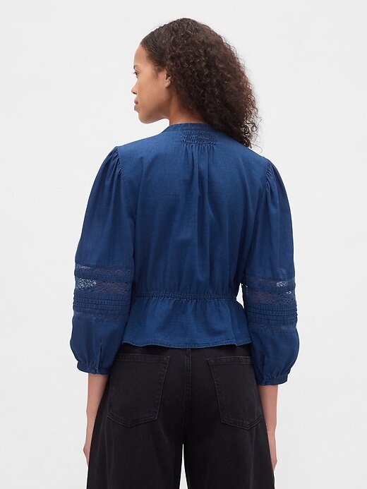 Blusa de voile com acabamento em renda Blusa de voile com acabamento em renda