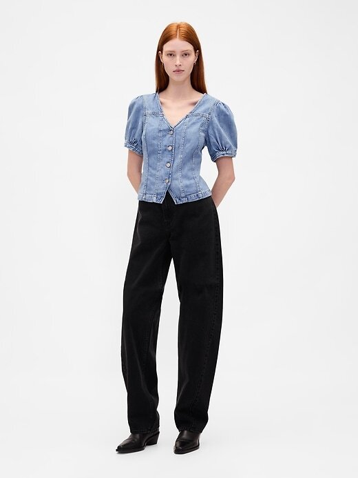 Blusa jeans com manga bufante e costura Blusa jeans com manga bufante e costura