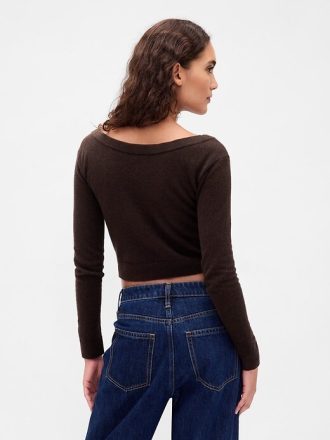 Blusa leve CashSoft Crop com botões frontais