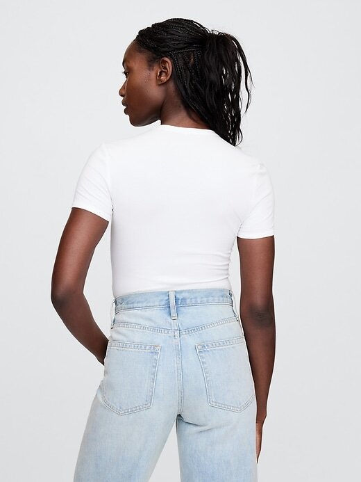 Body de malha justa com fio dental e camiseta Body de malha justa com fio dental e camiseta