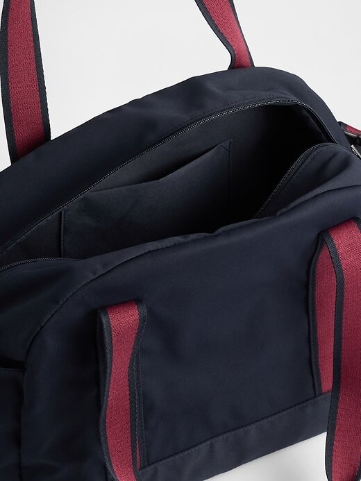 Bolsa esportiva infantil com logotipo esportivo Bolsa esportiva infantil com logotipo esportivo