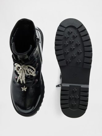 Botas de amarrar com charme infantil