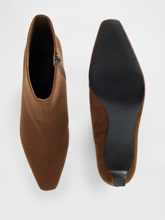 Botas de bico fino com salto gatinho