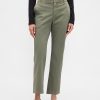 Calça cáqui reta de cintura média