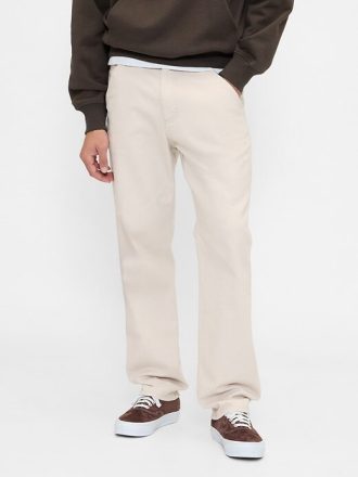 Calça cáqui reta e relaxada