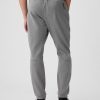 Calça de moletom GapFit Tech Slim