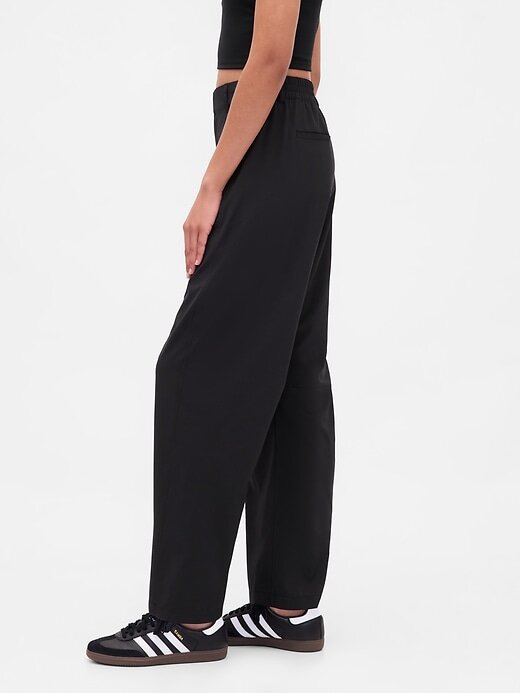 Calça GapFit Tech High Rise Barrel Calça GapFit Tech High Rise Barrel