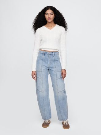 Calça jeans de cintura alta com costura cano alto
