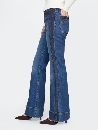 Calça jeans flare de cintura alta dos anos 70