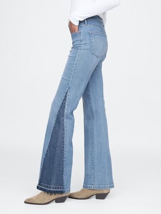 Calça jeans flare remendada de cintura alta dos anos 70
