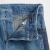 Calça jeans infantil de cintura alta e perna larga no tornozelo Calça jeans infantil de cintura alta e perna larga no tornozelo