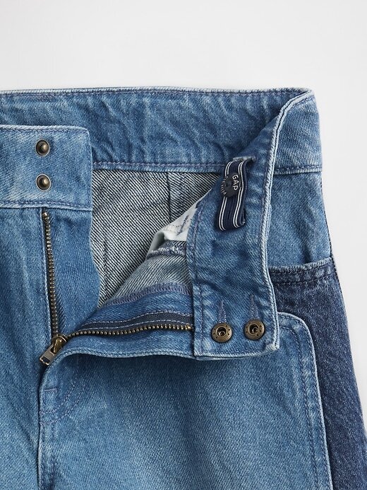 Calça jeans infantil de cintura alta e perna larga no tornozelo Calça jeans infantil de cintura alta e perna larga no tornozelo