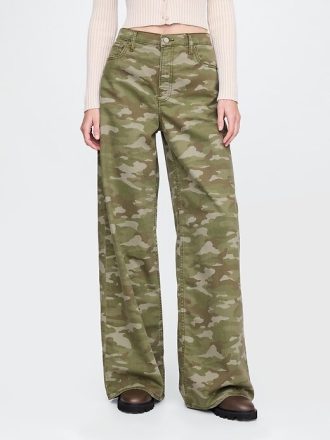 Calça jeans larga camuflada de cintura média