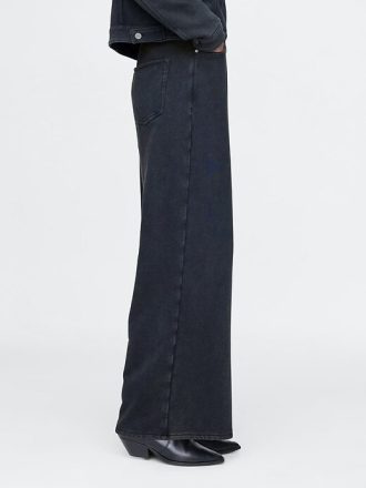 Calça jeans larga e pesada