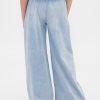 Calça jeans larga infantil de malha de cintura baixa Calça jeans larga infantil de malha de cintura baixa