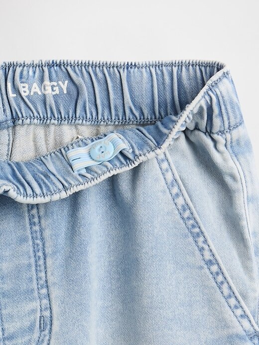 Calça jeans larga infantil de malha de cintura baixa Calça jeans larga infantil de malha de cintura baixa