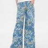 Calça jeans larga infantil floral