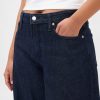 Calça jeans larga ultramacia e de cintura média curvilínea