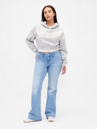 Calça jeans longa e justa com cintura baixa e curvas