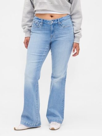 Calça jeans longa e justa com cintura baixa e curvas