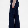 Calça jeans longa e justa com cintura baixa e curvas