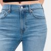 Calça jeans reta e justa dos anos 90 de cintura alta