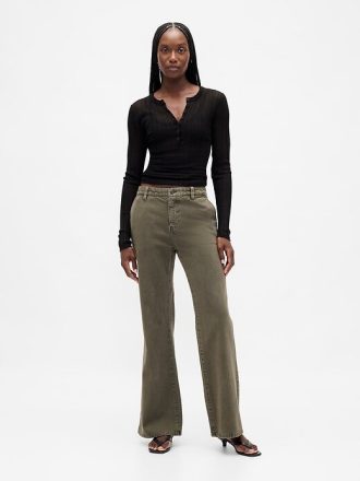 Calças cáqui flare de cintura baixa
