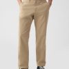 Calças cáqui modernas com caimento relaxado