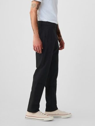 Calças cáqui modernas com corte atlético