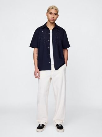 Camisa de popeline com ilhós