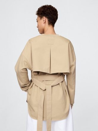 Camisa Gap × HFR Trench por A. Potts