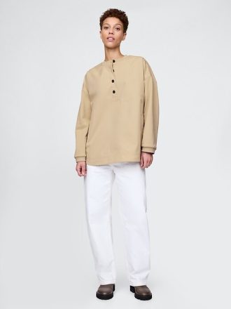 Camisa Gap × HFR Trench por A. Potts