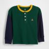 Camisa Henley para bebês e crianças pequenas