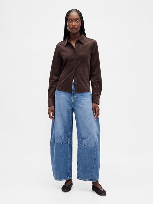 Camisa justa de camurça vegana Camisa justa de camurça vegana