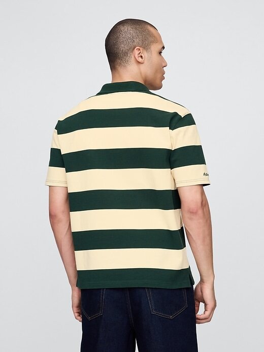 Camisa polo listrada com logotipo Gap × Malbon Camisa polo listrada com logotipo Gap × Malbon