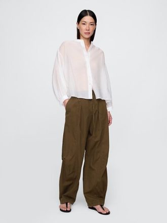 Camisa transparente com botões na frente