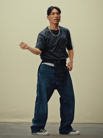 Camiseta adulta com bolso relaxado e peso pesado