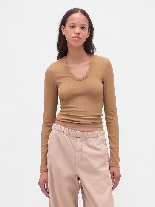 Camiseta canelada moderna transparente Camiseta canelada moderna transparente