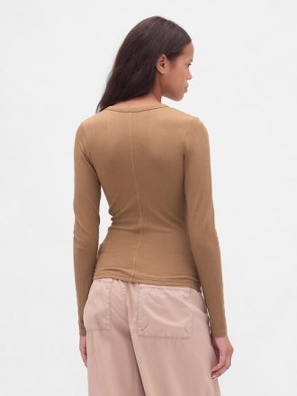 Camiseta canelada moderna transparente