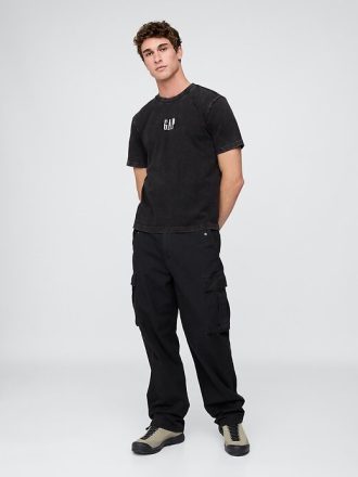 Camiseta com logotipo relaxado e pesado