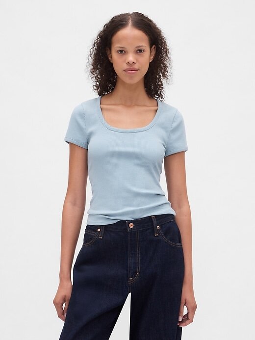 Camiseta Cropped Moderna com Decote Redondo Camiseta Cropped Moderna com Decote Redondo