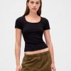 Camiseta Cropped Moderna com Decote Redondo Camiseta Cropped Moderna com Decote Redondo