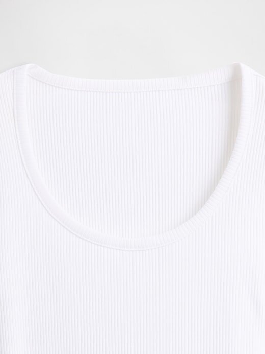 Camiseta Cropped Moderna com Decote Redondo Camiseta Cropped Moderna com Decote Redondo