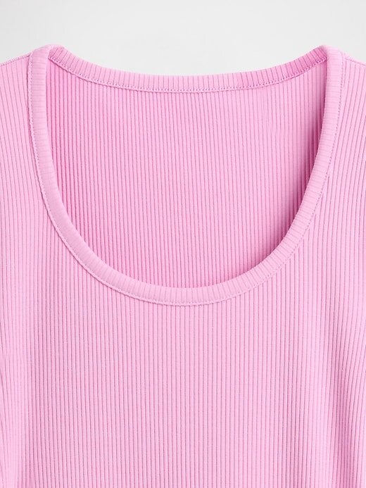 Camiseta Cropped Moderna com Decote Redondo Camiseta Cropped Moderna com Decote Redondo