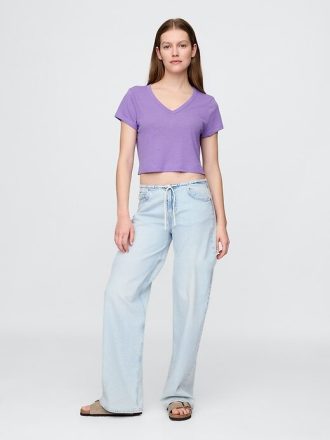 Camiseta curta com decote em V e mistura de linho