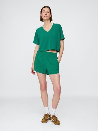 Camiseta curta com decote em V GapFit Breathe