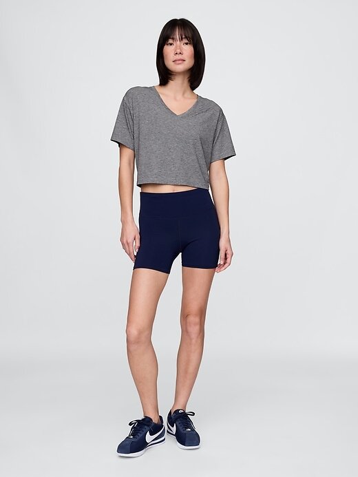 Camiseta curta com decote em V GapFit Breathe Camiseta curta com decote em V GapFit Breathe